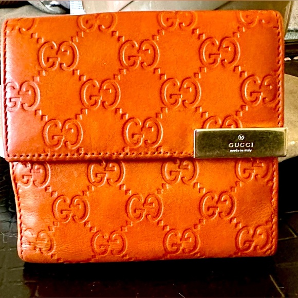 AUTHENTIC GUCCI GG embossed compact with snap wallet - Picture 1 of 9